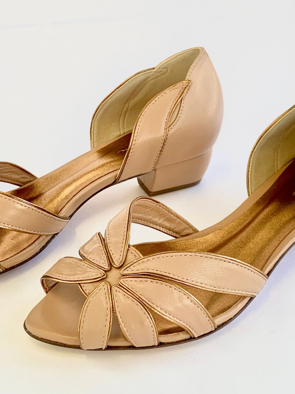 Peep Toe Deise em Couro Legítimo Nude - Salto Baixo