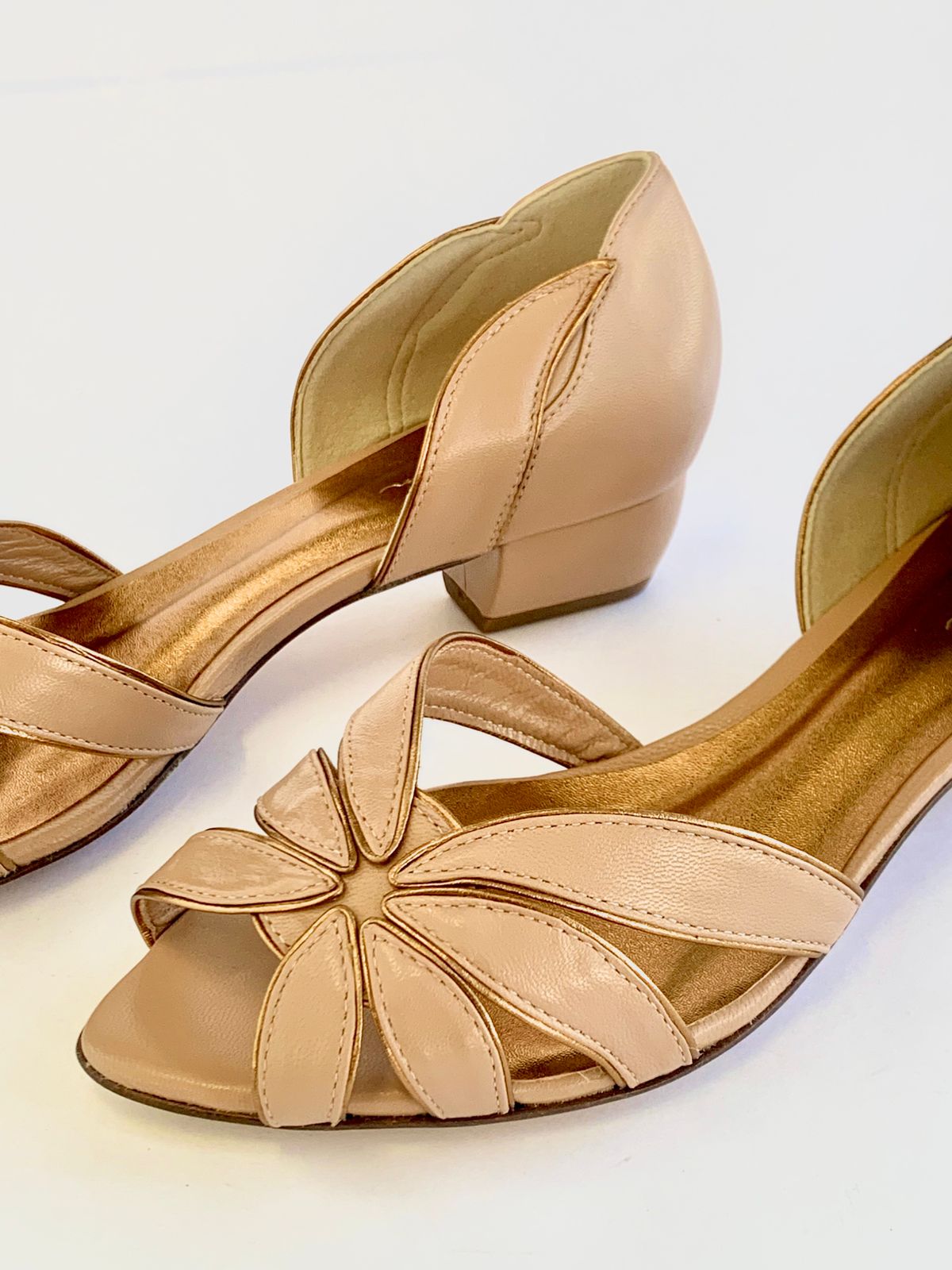 Peep Toe Deise em Couro Legítimo Nude - Salto Baixo