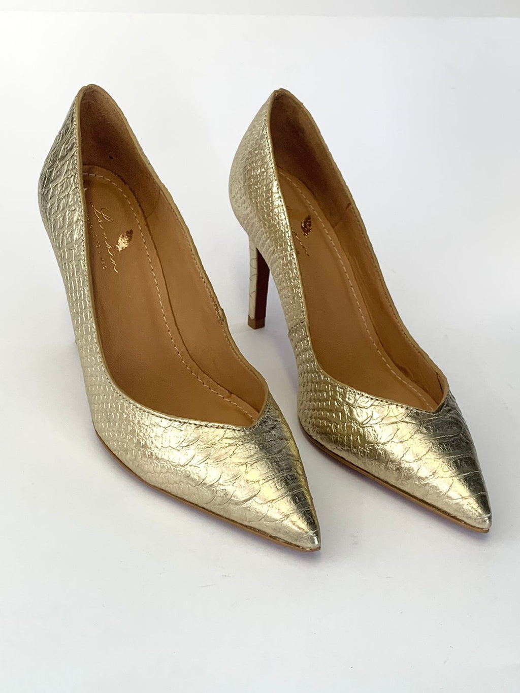 Scarpin Jade Python Ouro Claro