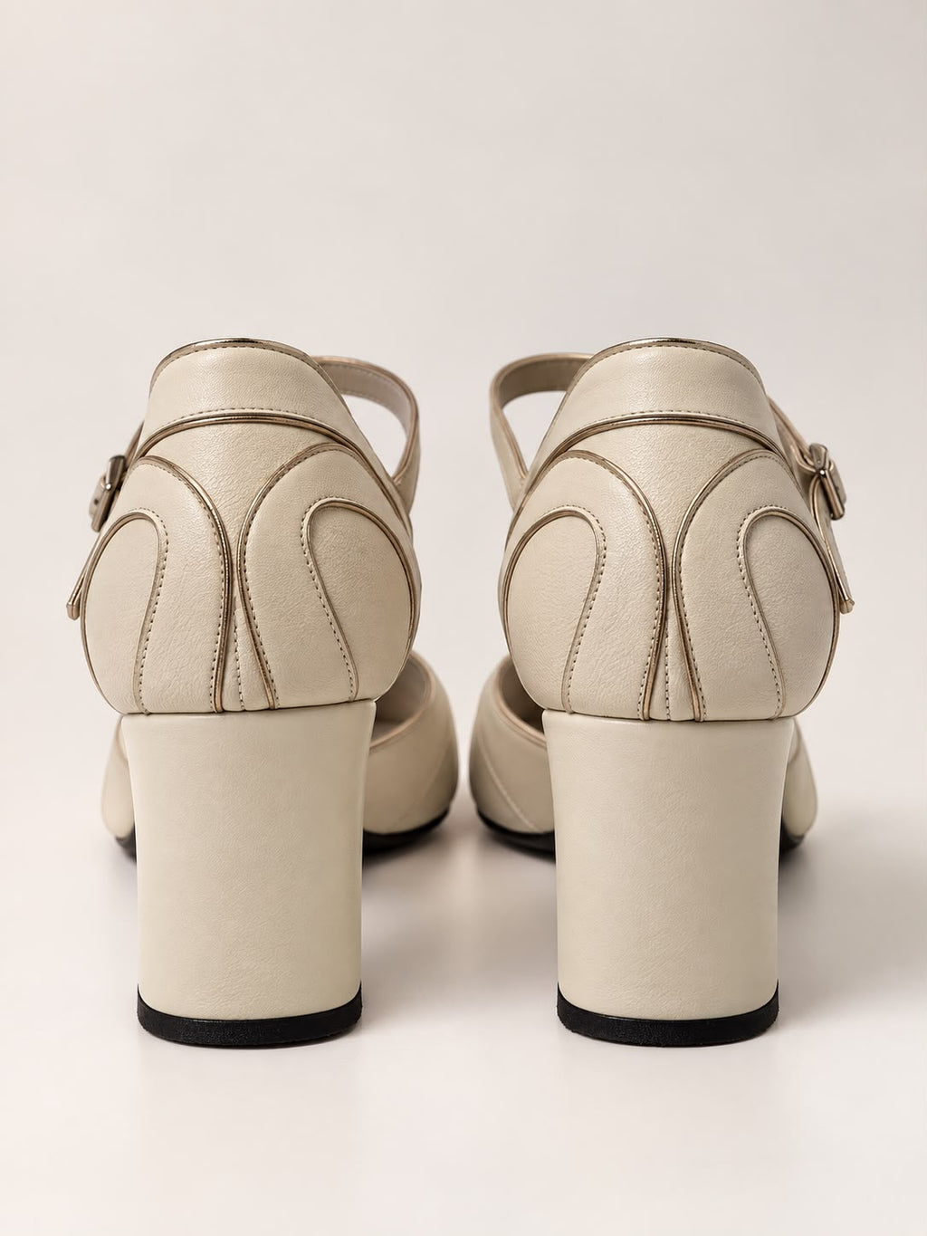 Sandalia Samia em Couro Legítimo Off White - Detalhes em Prata Velho
