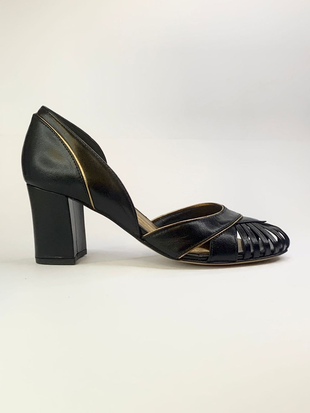 Sapato Lírio Preto em Couro Legítimo - Detalhes em Prata Velho