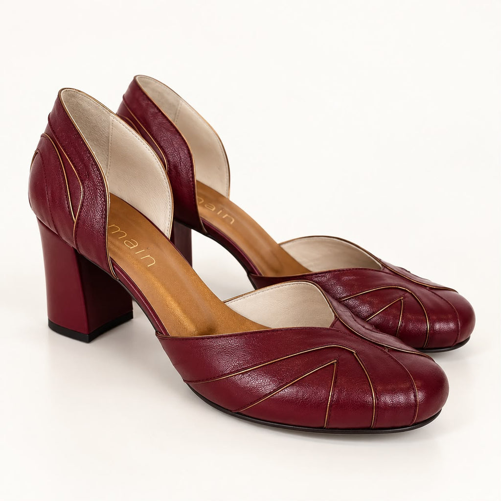 Scarpin Gaia — Couro Vinho com Detalhes em Ouro Velho